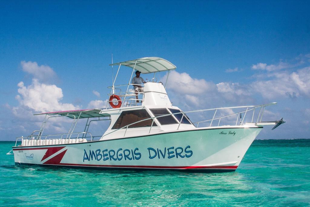 سان بيدرو Ambergris Divers Resort المظهر الخارجي الصورة